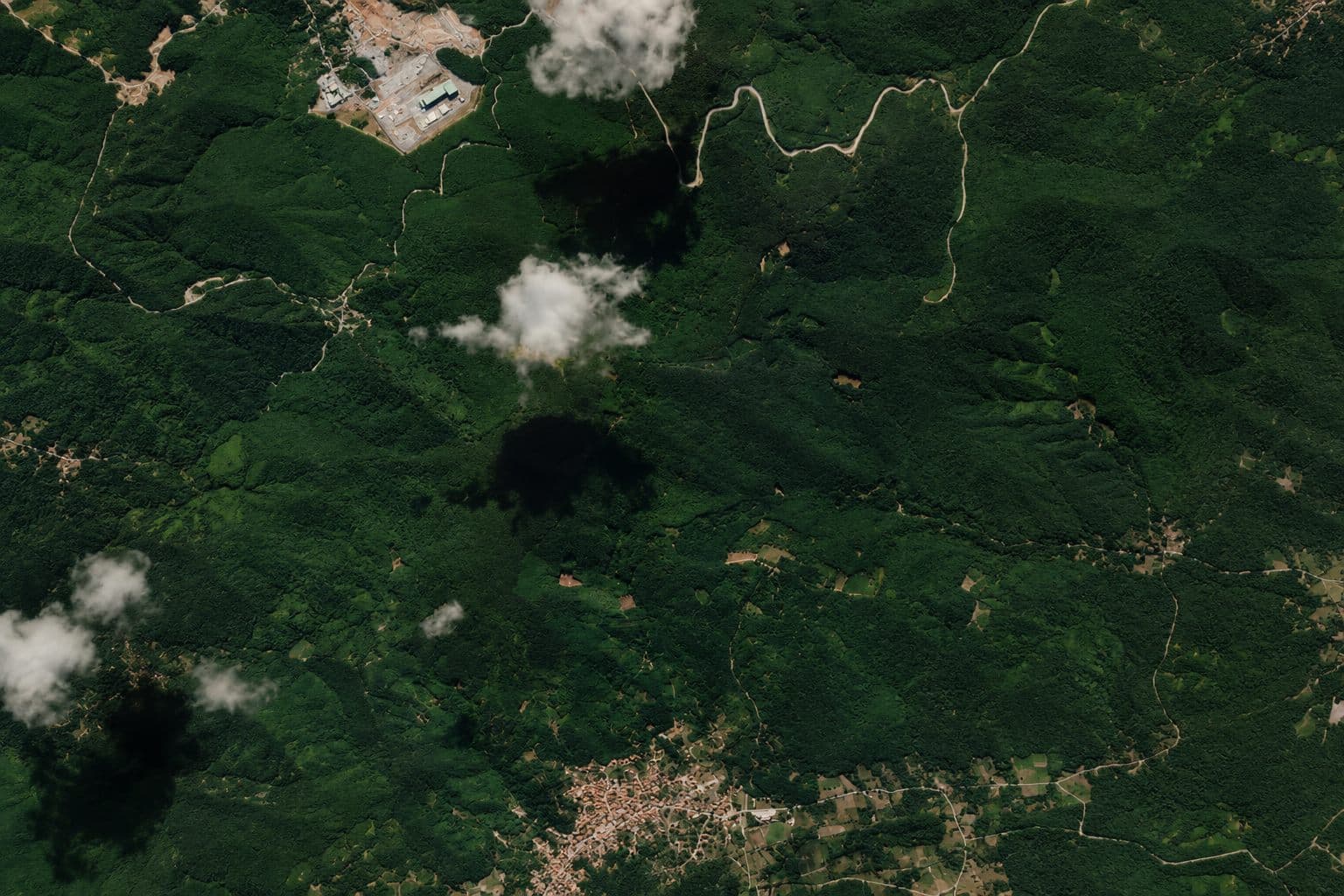 Aerial view of the forested Kamila massif above Neochori, with the trail route drawn over the mountain.
